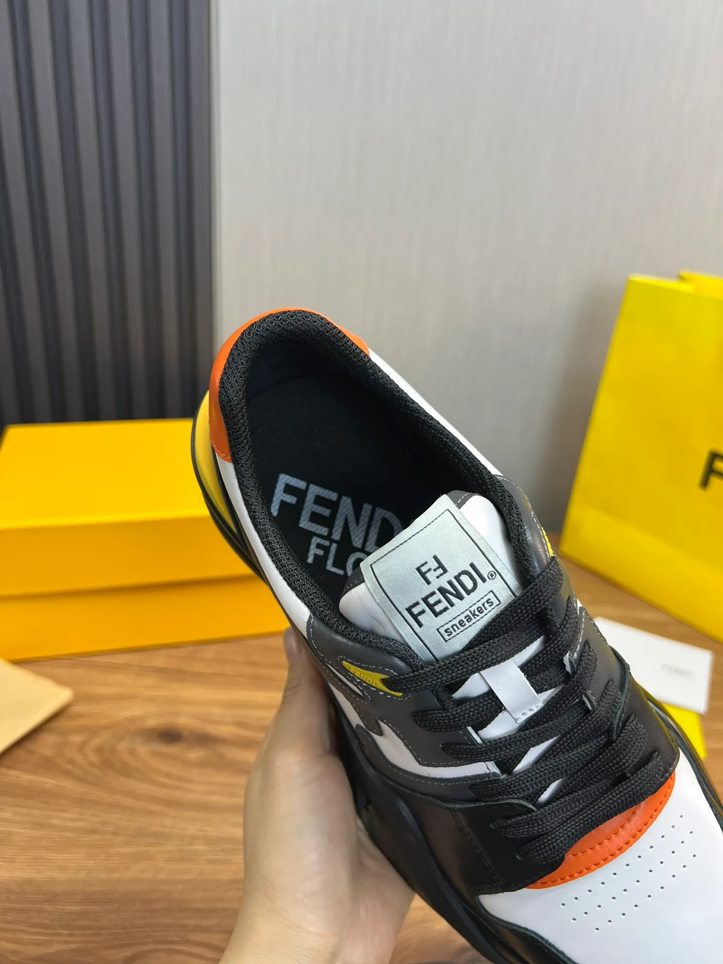 Men's shoes 💰520💰 Fendi [Fendi] hot style is on the market 🔥Fashionable casual men's shoes 🔱 Made of original cowhide + breathable mesh lining + sheepskin feet, perfect shape, top quality, you deserve it 🔜Original outsole, ultra-light, non-slip and wear-resistant 👣 Standard size 38-44 (customized in 45)